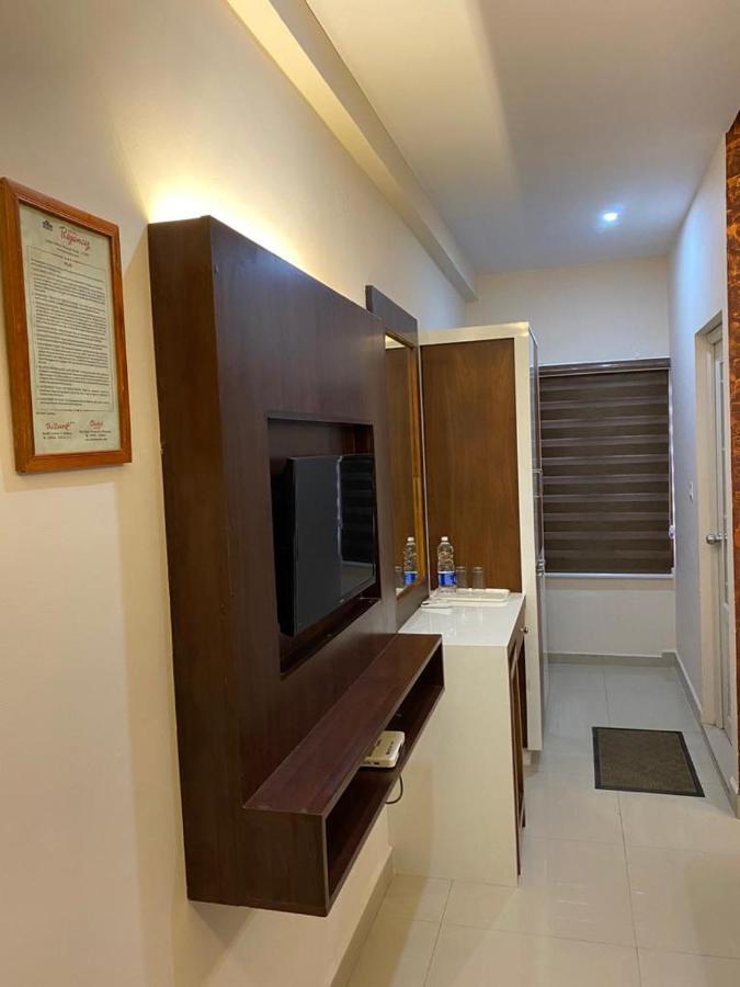 Issacs Regency Hotel Sultan Bathery Exterior photo